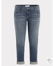 Load image into Gallery viewer, Torrid | BOYFRIEND VINTAGE STRETCH JEANS