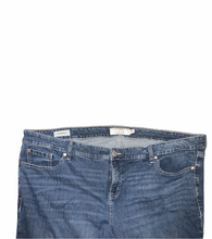 Load image into Gallery viewer, Torrid | BOYFRIEND VINTAGE STRETCH JEANS