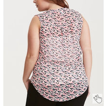 Load image into Gallery viewer, Torrid HEART PRINT RUFFLED BUTTON FRONT TANK TOP