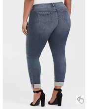 Load image into Gallery viewer, Torrid | BOYFRIEND VINTAGE STRETCH JEANS