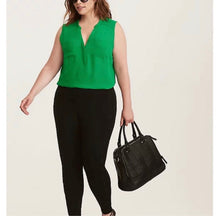 Load image into Gallery viewer, Torrid HARPER - GREEN GEORGETTE SLEEVELESS BLOUSE