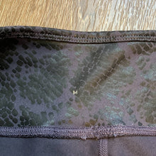 Load image into Gallery viewer, Size Medium Fabletics Shiny Black & Purple Snake Print Cropped Leggings