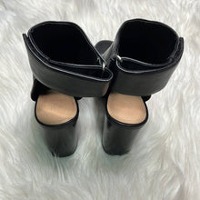Load image into Gallery viewer, Sz 8 H&M Black Almond Toe Close Toe Heeled Booties