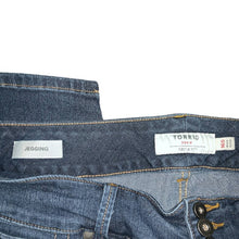 Load image into Gallery viewer, Sz 16 short Torrid Jeggings medium wash high rise high waisted skinny jeans (short)
