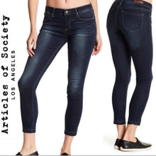 Load image into Gallery viewer, Size 29 Articles Of Society carley release hem cropped jeans