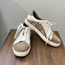 Load image into Gallery viewer, Size 6.5 CROWN VINTAGE KALINDA Snake Print SNEAKERS