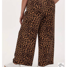 Load image into Gallery viewer, Sz 0X Torrid LEOPARD CREPE WIDE LEG PANT