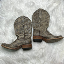 Load image into Gallery viewer, Size 5.5 Circle G Women’s Embroidered Cross Square Toe Coral Western Cowboy Boots