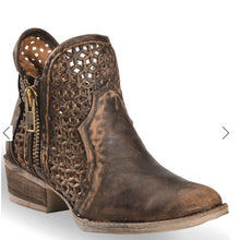 Load image into Gallery viewer, Size 7 Circle G Western BROWN CUT-OUT SHORT Ankle BOOTS