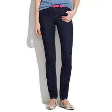 Load image into Gallery viewer, Sz 29 Madewell Skinny Skinny Jeans in Madewell Wash