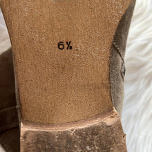 Load image into Gallery viewer, Sz 6.5 Madewell 1937 Barnwood Ankle Suede Leather Boots Booties Olive Green