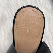 Load image into Gallery viewer, Sz 8 H&M Black Almond Toe Close Toe Heeled Booties