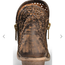 Load image into Gallery viewer, Size 7 Circle G Western BROWN CUT-OUT SHORT Ankle BOOTS