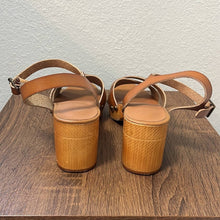 Load image into Gallery viewer, Sz 7 Altar’d State Nivia Wooden Block Heels