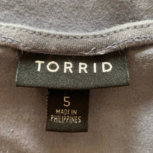 Load image into Gallery viewer, Size 5 XL Torrid GREY RUCHED V-NECK FOXY TANK