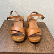 Load image into Gallery viewer, Sz 7 Altar’d State Nivia Wooden Block Heels