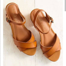 Load image into Gallery viewer, Sz 7 Altar’d State Nivia Wooden Block Heels
