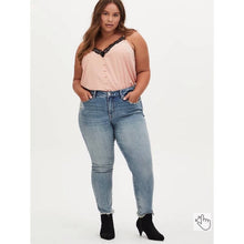 Load image into Gallery viewer, Size 3X Torrid NWOT PEACH & BLACK LACE BUTTON CAMI