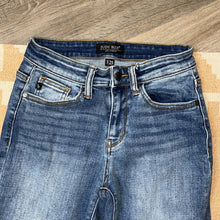 Load image into Gallery viewer, Size 25 Judy Blue High Waisted Distressed Frayed Hem Skinny Jeans