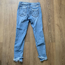 Load image into Gallery viewer, Size 5 KanCan Loveland Mid Rise Distressed Fray Hem Skinny Cropped Ankle Jeans