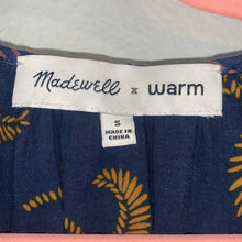 Load image into Gallery viewer, Small Madewell x Warm Ruffle-Collar Top in Honolulu Hibiscus
