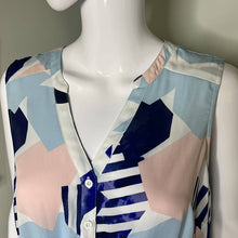 Load image into Gallery viewer, Size Medium Torrid NWOT MULTI GEO GEORGETTE PEPLUM TIE FRONT SLEEVELESS BLOUSE