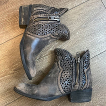 Load image into Gallery viewer, Size 7 Circle G Western BROWN CUT-OUT SHORT Ankle BOOTS