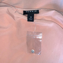 Load image into Gallery viewer, Size 3X Torrid NWOT PEACH & BLACK LACE BUTTON CAMI