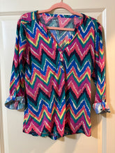 Load image into Gallery viewer, Medium Lilly Pulitzer Cotton Chevron Colorful Top
