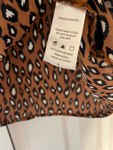 Load image into Gallery viewer, Large W5 Leopard Print Wrap Top
