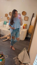 Load image into Gallery viewer, Size 9 Cello High Waisted Distressed Raw Hem Jeans
