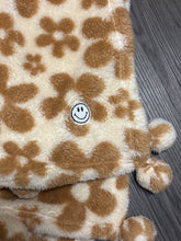 Load image into Gallery viewer, Retro Floral Pom Pom Throw Blanket
