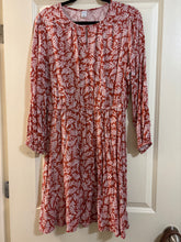 Load image into Gallery viewer, Large Old Navy Orange &amp; White Floral Dress
