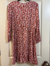 Load image into Gallery viewer, Large Old Navy Orange &amp; White Floral Dress
