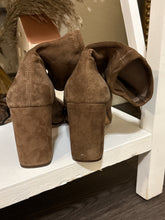 Load image into Gallery viewer, 8.5 Antonio Melani Suede Booties
