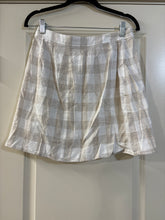 Load image into Gallery viewer, Size 6 NWT Madewell Linen Blend Tulip Hem Mini Wrap Skirt
