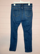 Load image into Gallery viewer, Size 8 KUT From The Kloth Distressed Denim Jeans
