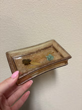 Load image into Gallery viewer, Vintage Resin Dried Flower Soap Dish Tray
