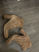 Load image into Gallery viewer, 8.5 Antonio Melani Suede Booties
