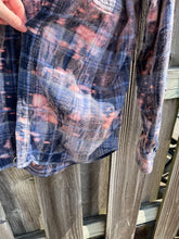 Load image into Gallery viewer, Medium Mens Bleached Flannel Button Up
