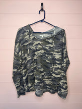 Load image into Gallery viewer, Large Maurices Camo Print Waffle Knit Hoodie
