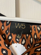 Load image into Gallery viewer, Large W5 Leopard Print Wrap Top
