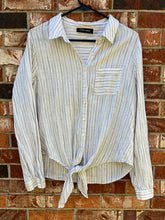 Load image into Gallery viewer, Large Ivanka Trump Button Up Top
