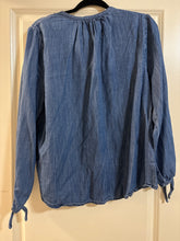 Load image into Gallery viewer, Large Madewell Chambray Top
