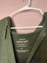 Load image into Gallery viewer, 5X Torrid Green Hooded Sweater Top
