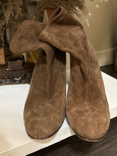 Load image into Gallery viewer, 8.5 Antonio Melani Suede Booties
