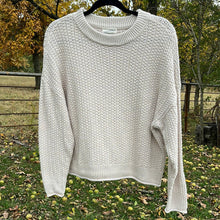 Load image into Gallery viewer, Large Universal Threads Tan Knit Sweater
