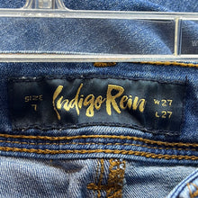 Load image into Gallery viewer, Size 27 Indigo Rein Distressed Medium Wash Cropped Jeans
