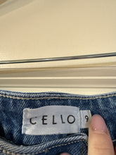Load image into Gallery viewer, Size 9 Cello High Waisted Distressed Raw Hem Jeans
