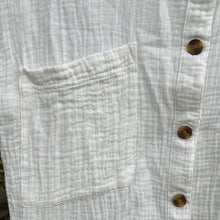 Load image into Gallery viewer, Medium SO Cotton Gauze Short Sleeve Button Front Shirt
